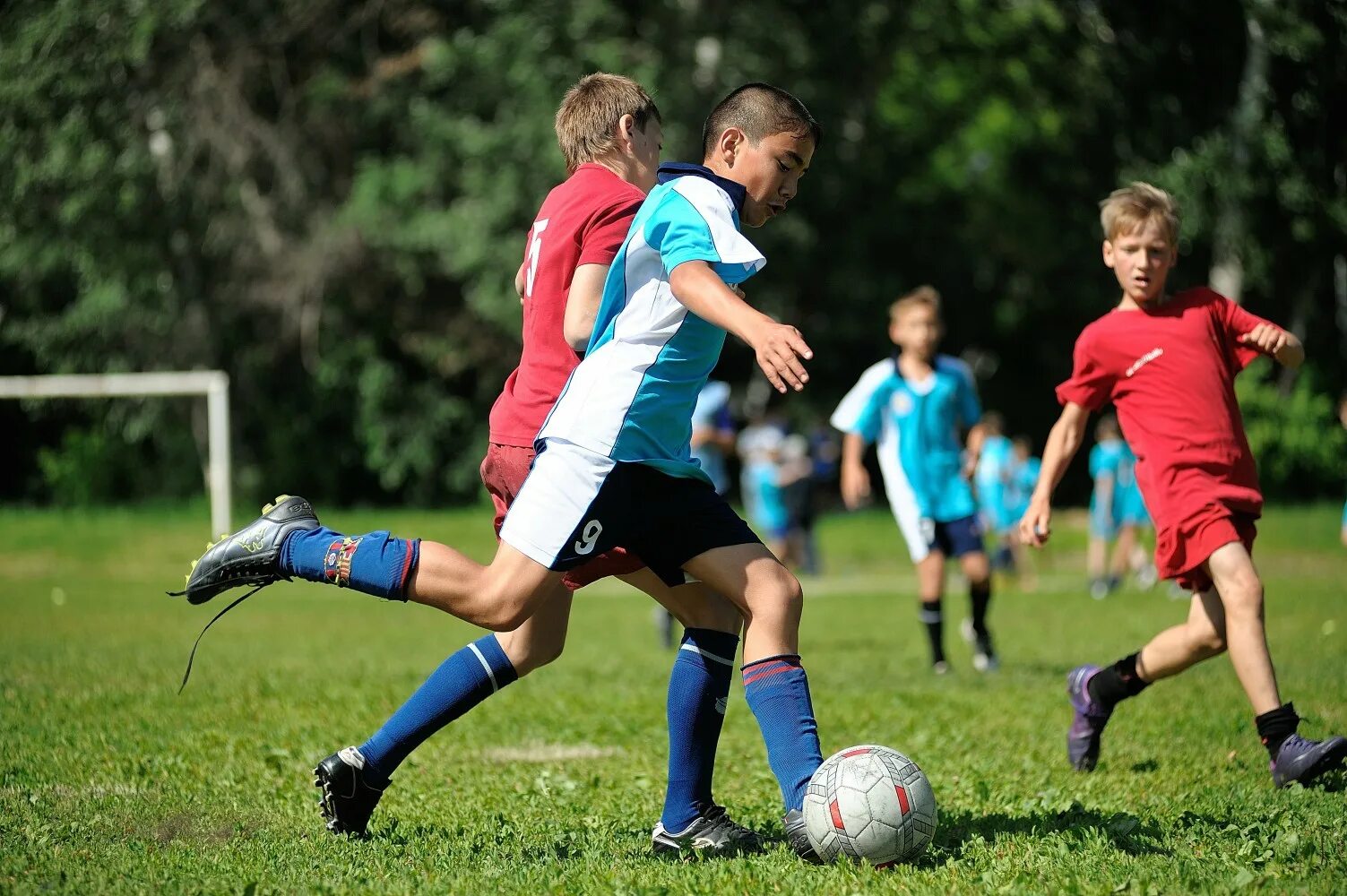 футбол среди мальчиков