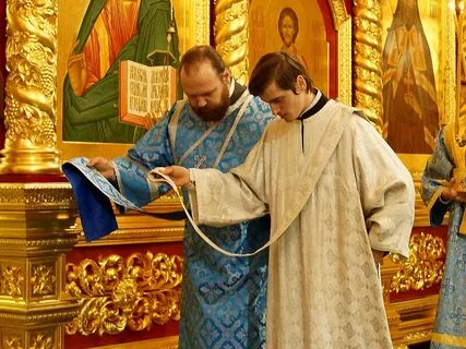 Священник дьякон