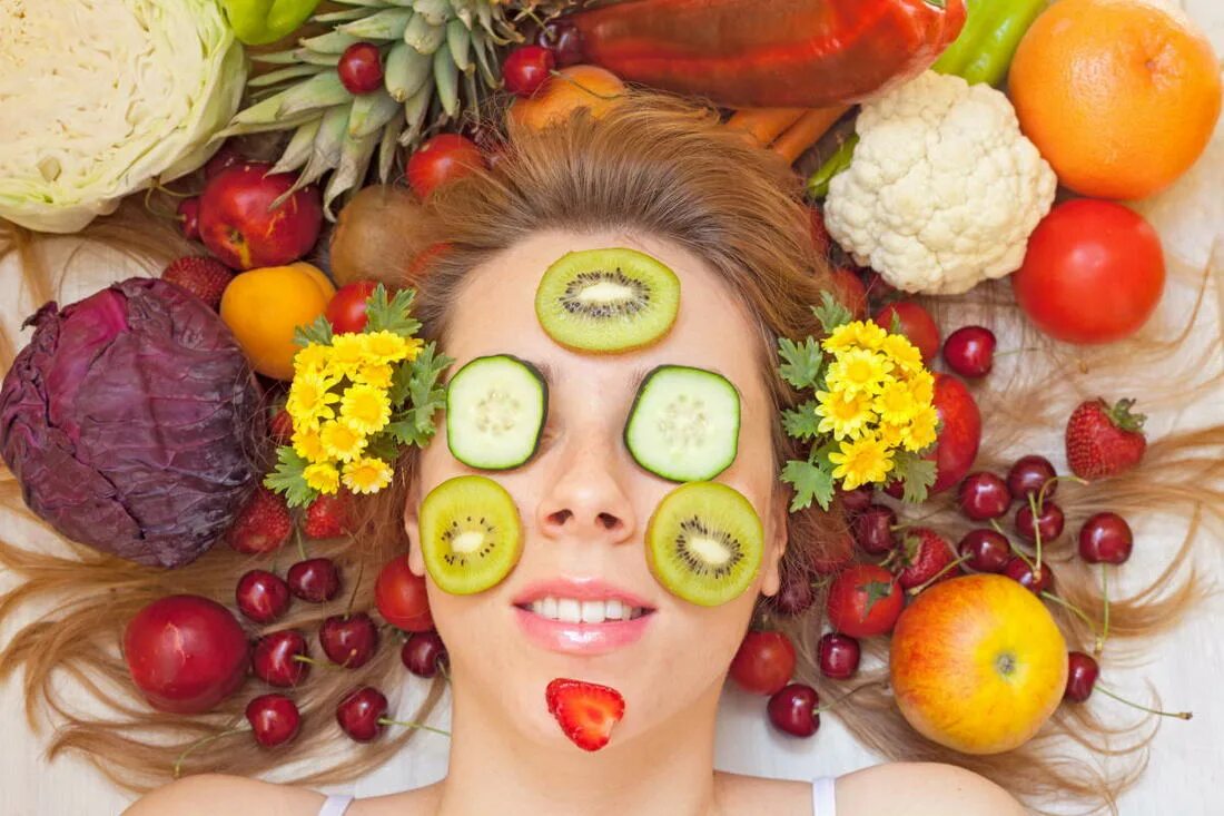 Фруктовые маски для лица. Фотосессия с фруктами. Маски из фруктов и овощей. Маски для лица с овощами. Можно использовать витамин с летом