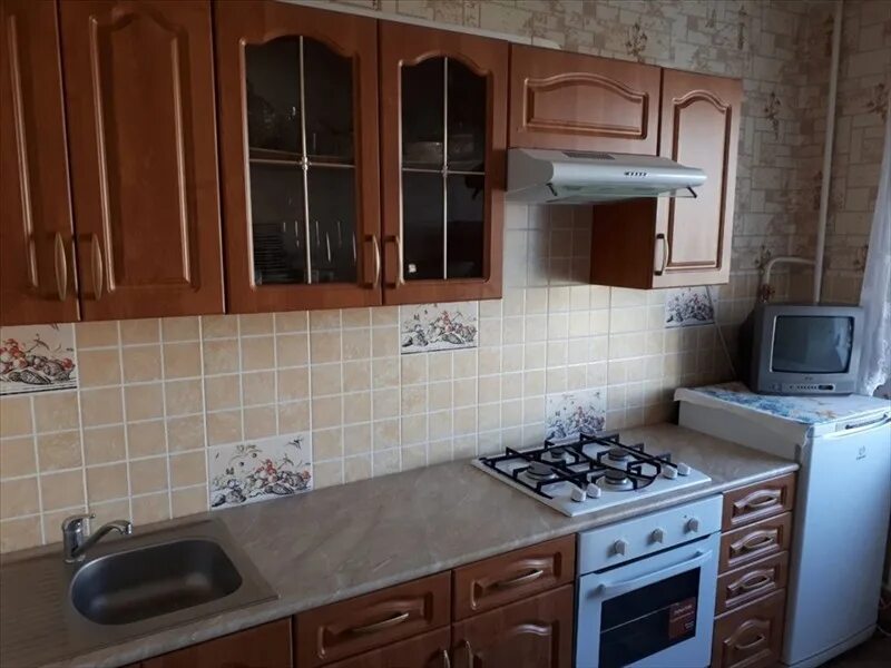 Квартира в Таганроге кухня. Купить квартиру Таганрогская 98. Купить квартиру в Таганроге ул Кленовая.
