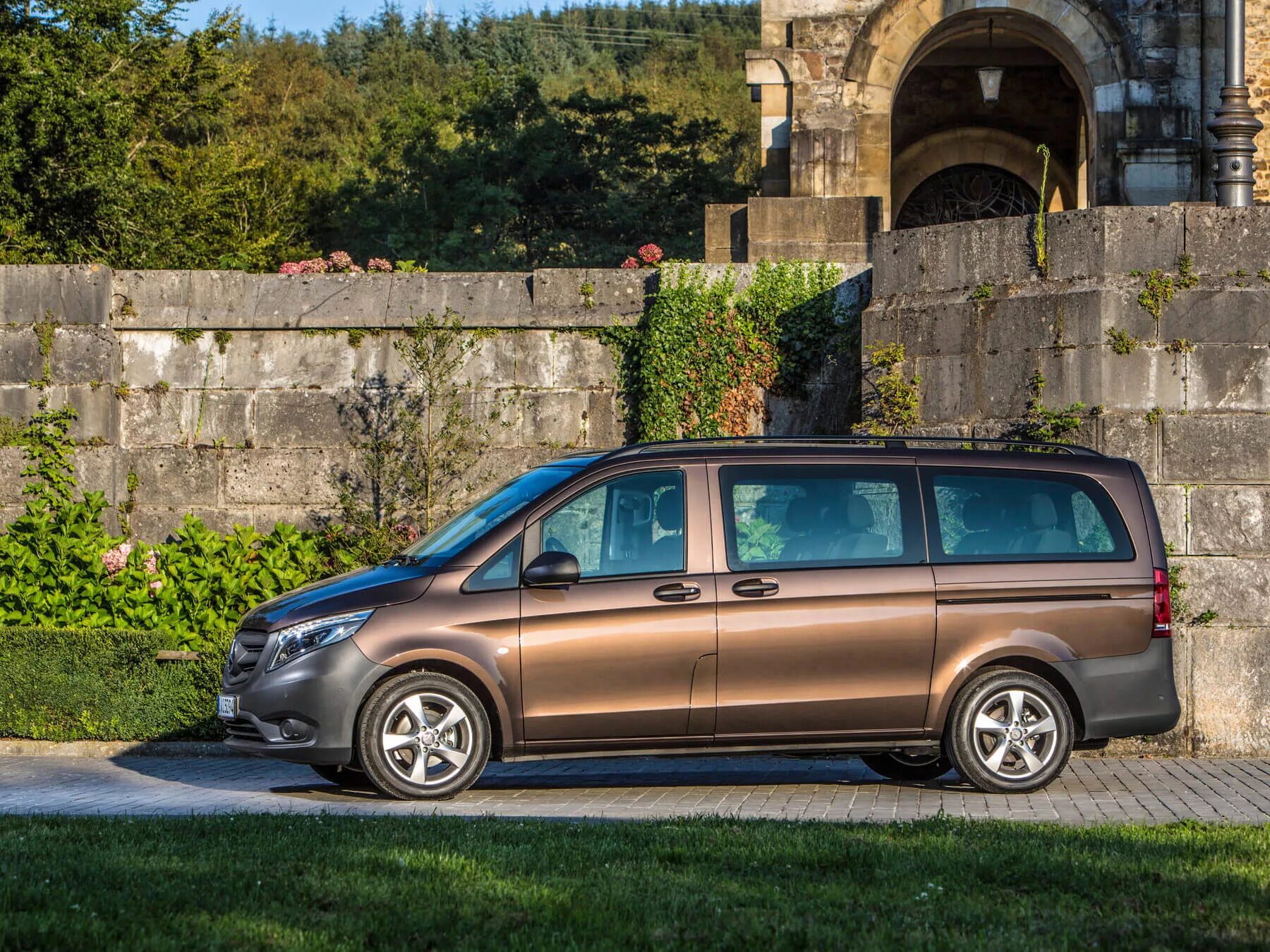 Vito tourer. Мерседес Вито Турер. Мерседес Бенц Вито Tourer. Мерседес Бенц Вито таурер. Мерседес Вито 7 местный.