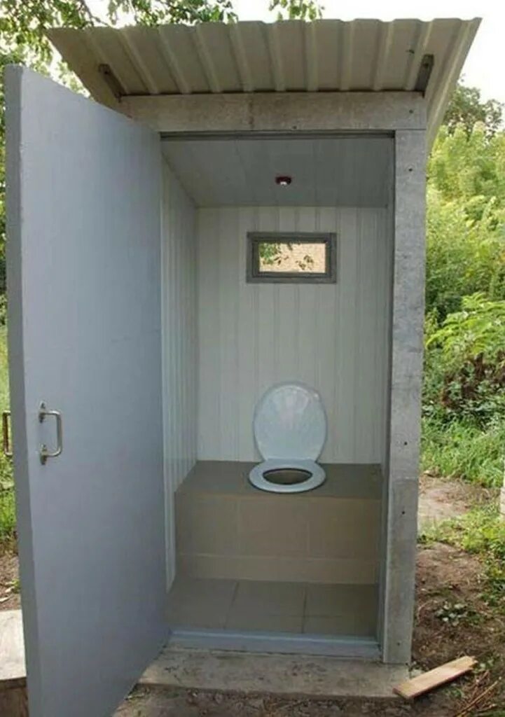 Туалет частного дома улице. Туалет для дачи. Уличный туалет для дачи. Туалетный домик для дачи. Дачный туалет внутри.