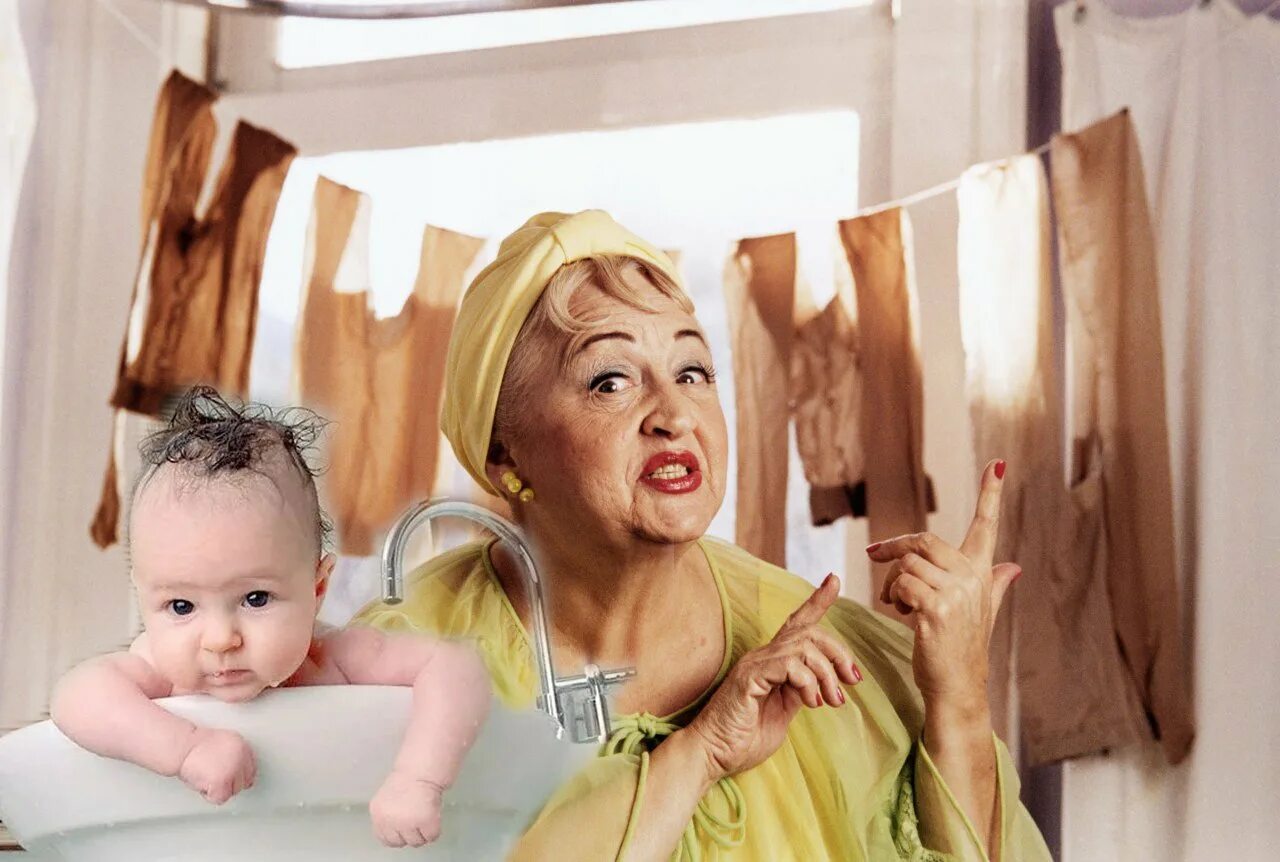 Невестка и свекровь чурикова. Свекровь. свекровь и невестка. свекровь и ребенок. свекровь и внук.