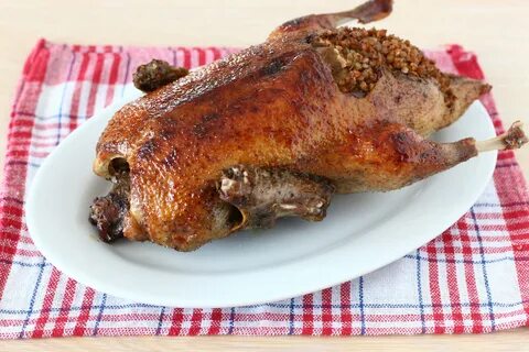 Утка с гречкой целиком
