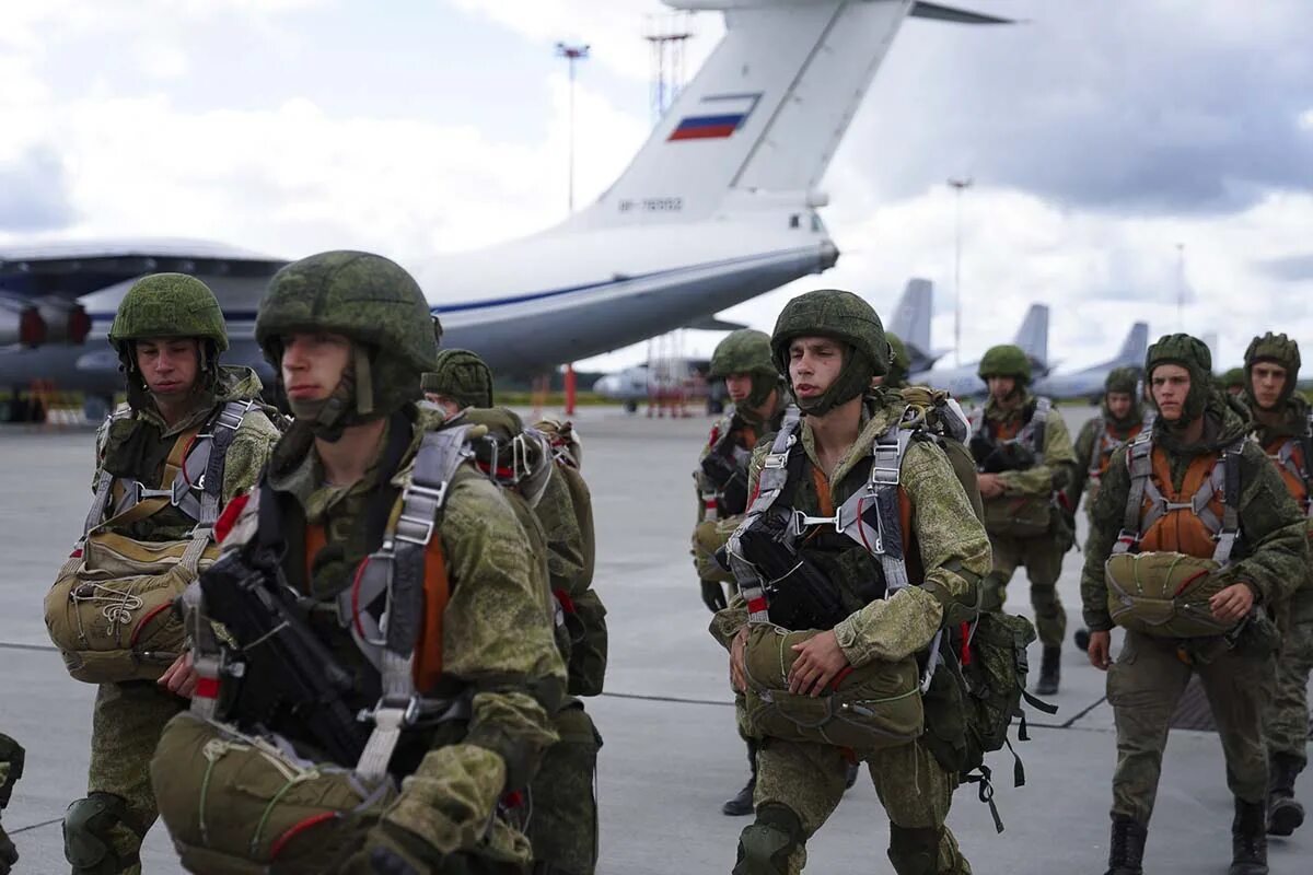 Генерал концевой ВДВ. Русский десантник. Запад 2021 военные учения Калининград. Армия России учения. Россия 1 учения