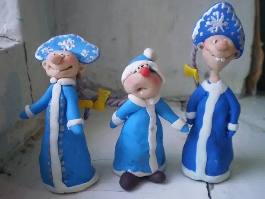 Как сделать снегурочку из воздушного пластилина. Снегурочка из пластилина. снегурочка из пластилина для детей. снегурочка своими руками поделка. снегурочка полимерная глина.