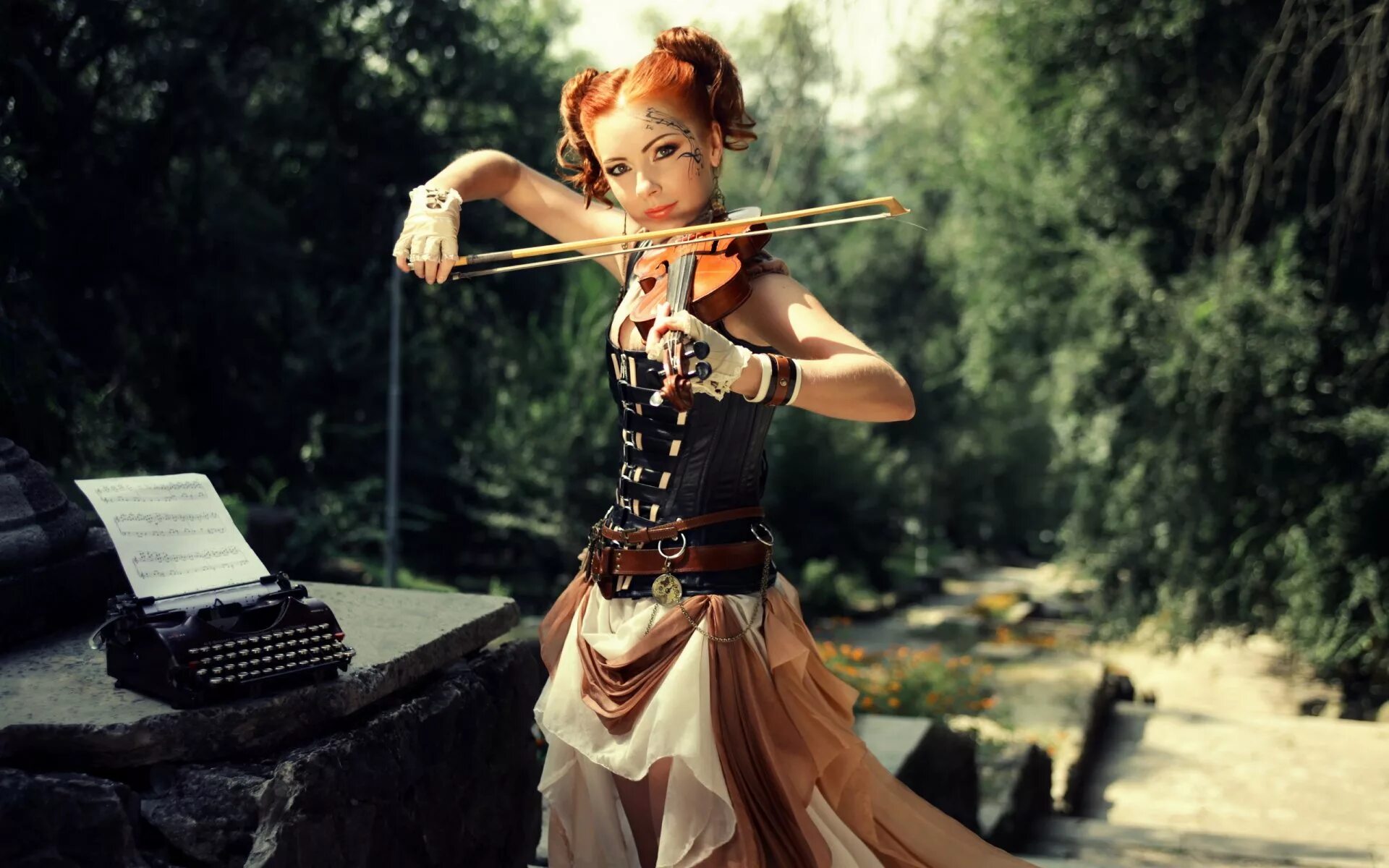 Lindsey stirling arena. Линдси Стирлинг 2021. Скрипачка Линдси Стирлинг. Скрипачка Линдси Стирлинг стимпанк. Скрипка Линдси Стирлинг.