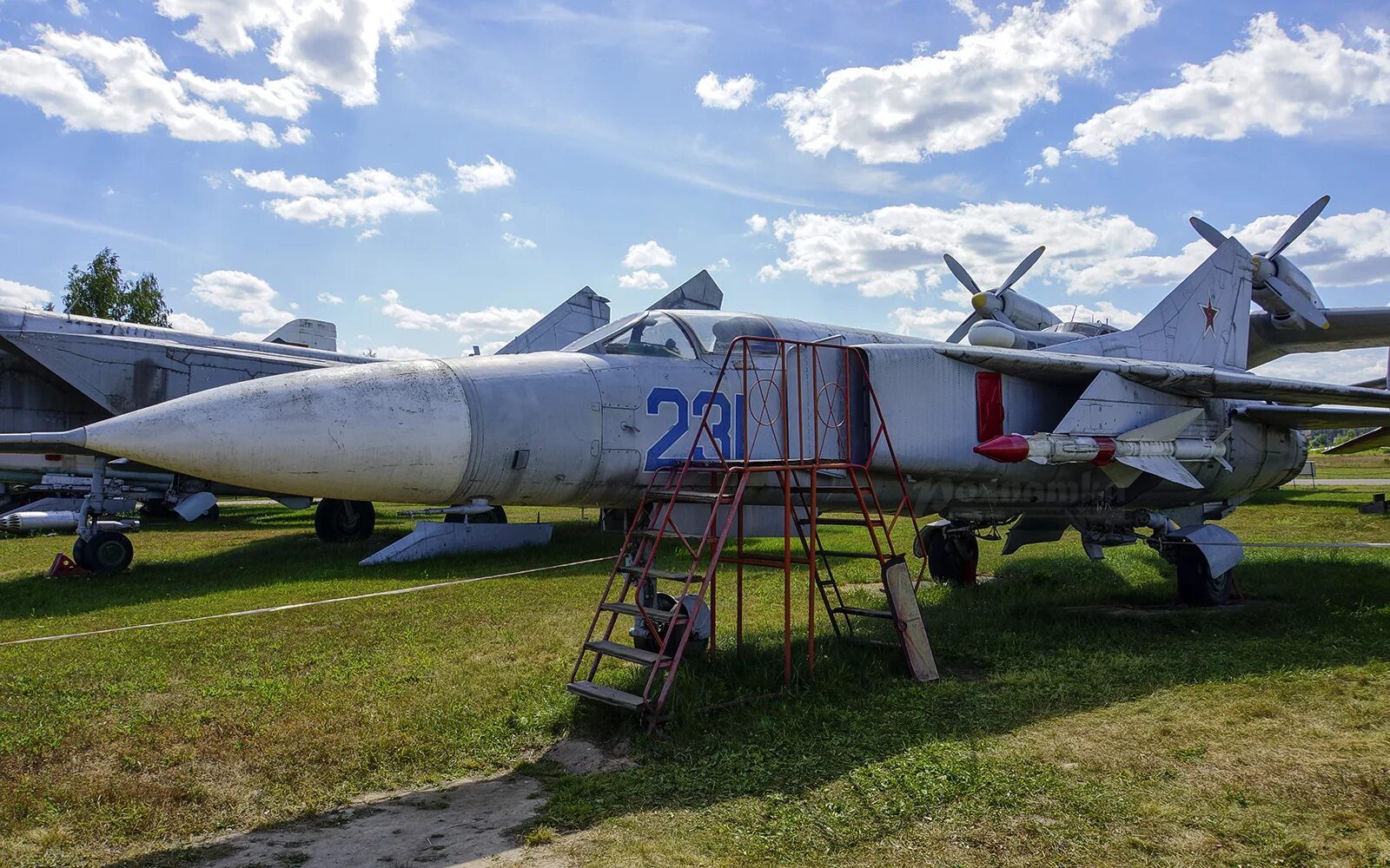 Монино 19 ноября. Миг-25 монино. миг-25 в музее монино. миг-23 монино. су-24 монино.