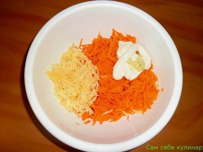 Салат из моркови с чесноком и сыром. Салат морковный с сыром. Салат морковь с чесноком и майонезом. Салат морковь с сыром.