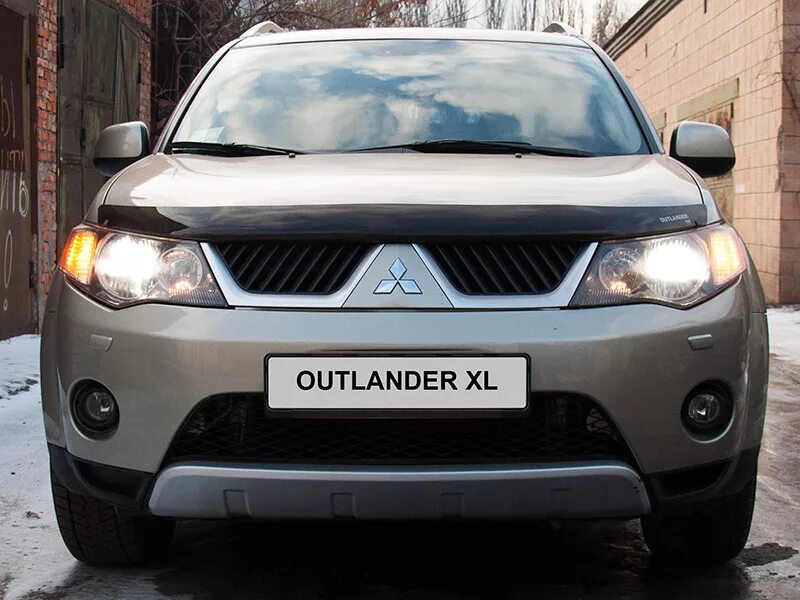 Мицубиси аутлендер лампочки. Mitsubishi Outlander XL 2007-2012. Mitsubishi Outlander XL 2007. Доп свет Аутлендер ХЛ. Outlander XL 2007 ксенон.