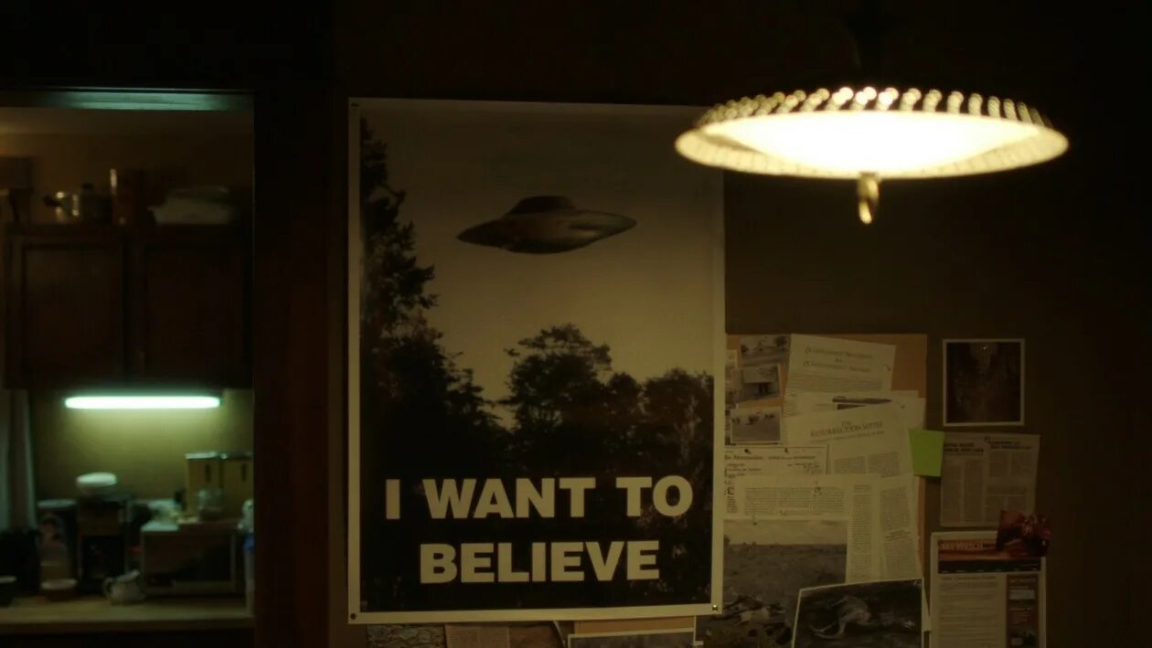 Фокс Малдер i want to believe. Плакат Фокса Малдера i want to believe. Плакат секретные материалы i want to believe. Секретные материалы i want to believe у Малдера.