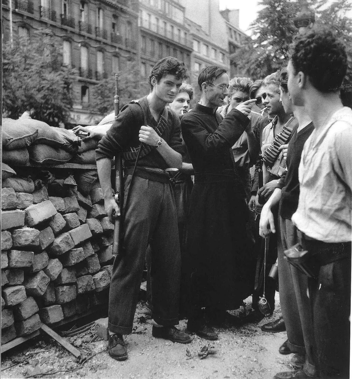 Советское движения сопротивления. Робер Дуано 1944. Италия Партизаны 1944. Франция Париж 1940.