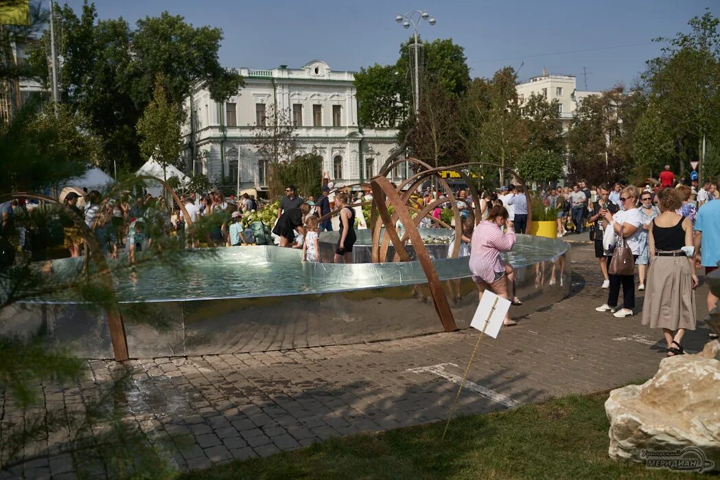 Атмофест 2022 екатеринбург. Фестиваль атмофест в екатеринбурге. Парк на площади 1905 года екатеринбург. Логотип екатеринбурга. Екатеринбург городской фестиваль.