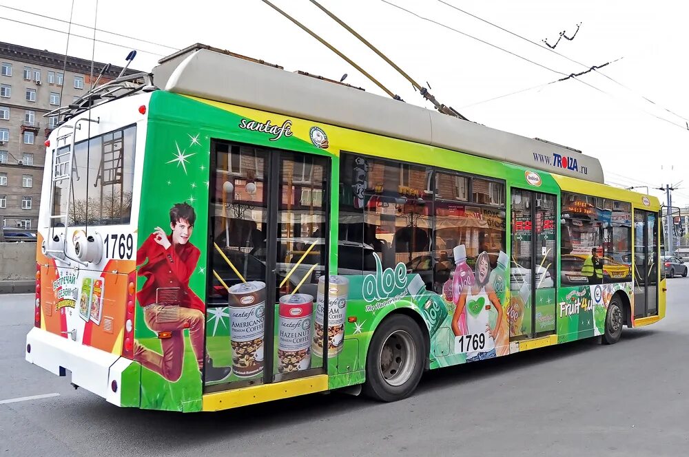 Умный транспорт троллейбус. Реклама на транспорте. Реклама на троллейбусах. Брендированный троллейбус. Реклама на общественном транспорте.