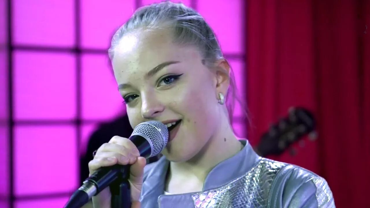 Настя петрик сейчас. Анастасия петрик 2020. Анастасия петрик 2019. Настя петрик 2021. Анастасия и виктория петрик 2022.