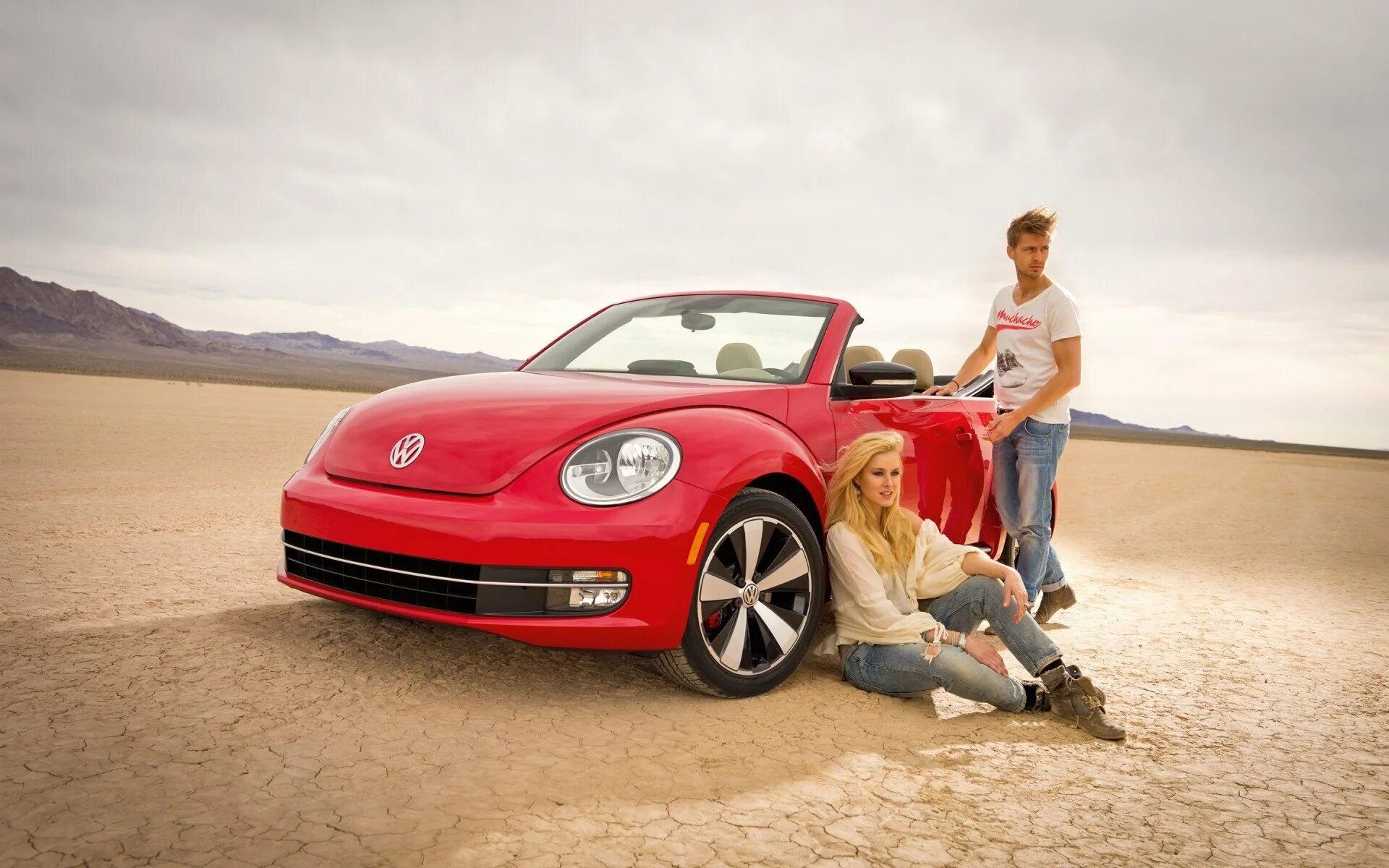 Volkswagen Beetle Cabriolet 2012. Volkswagen Жук кабриолет красный. Фольксваген турбо кабриолет. Volkswagen Beetle кабриолет девушка. Мужчины любят машины