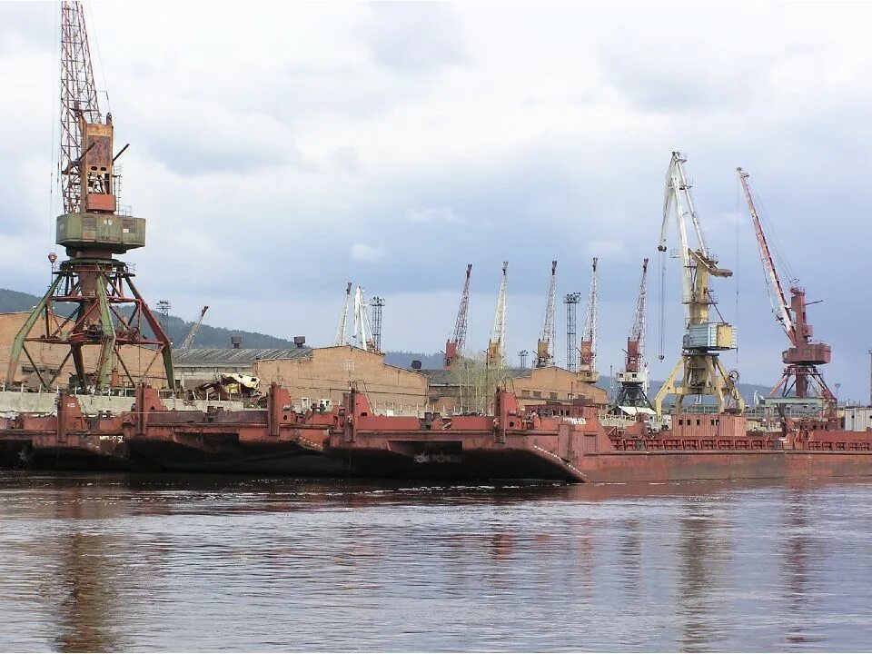 Осетровский порт усть-кут. Речной порт осетрово усть кут. Осетровский речной порт. Осетровский порт усть-кут. Осетровский порт усть-кут.