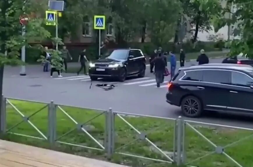 Место расстрела царской семьи романовых. Расстреляли королеву. Казнь марии шотландской фильм 1895. Убийство на вписке екатеринбург. Парня застрелили на улице ночью.