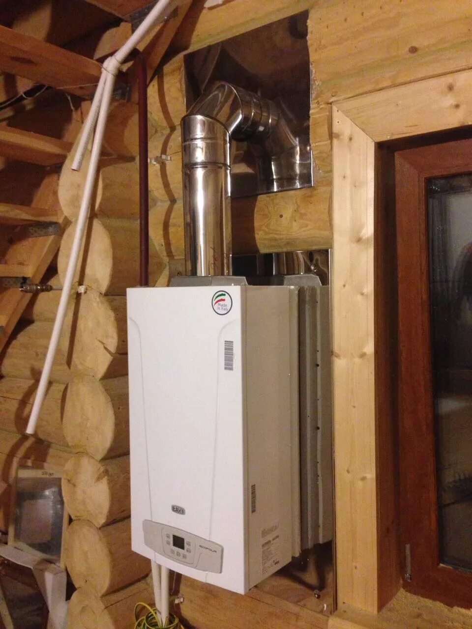 Дымоход для газового кео. Как правильно установить дымоход на газовый котел напольный. Приставной сэндвич дымоход схема установки. Монтаж вытяжки и дымохода для газового котла. Труба для твердотопливного котла.