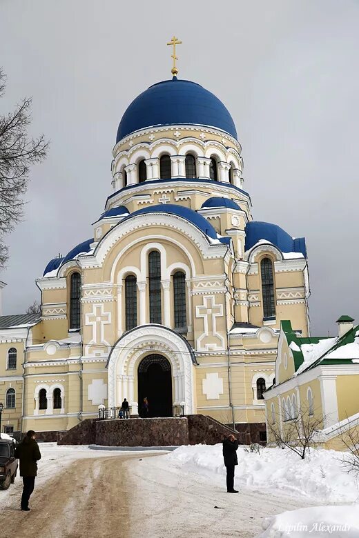 Храм льва толстого. Льва Толстого Калуга монастырь. Тихонова пустынь Калужская область. Калужский мужской монастырь Тихонова пустынь. Храм во Льва Толстого Калужская область.