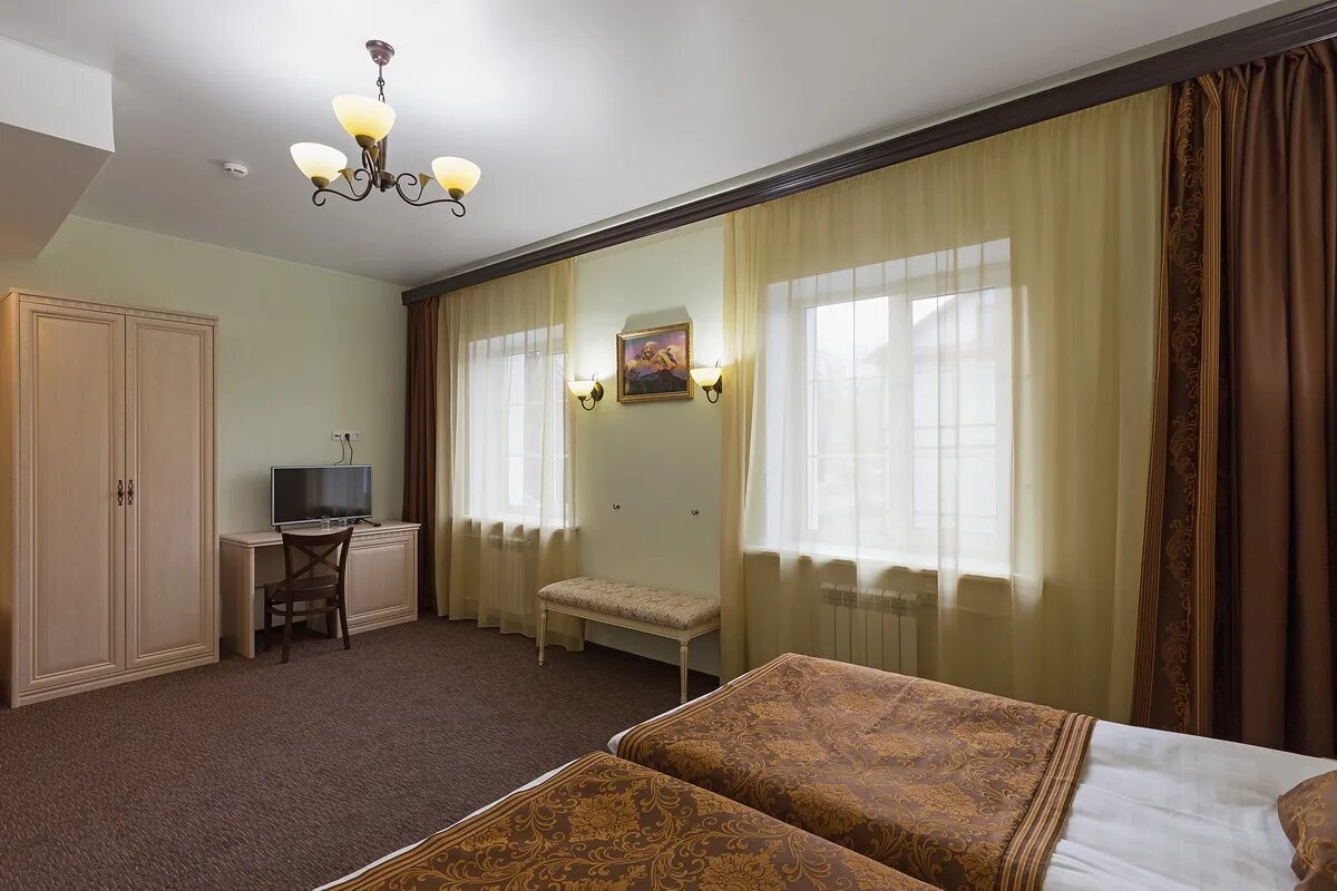 Гостиница гатчина. Гатчина ул горького 21 гостиница. Гостиница гатчина. Гатчина гостиница столица. Гостиница на горького гатчина.