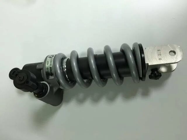 Амортизатор оригинал. Амортизатор bmw g15. амортизатор bmw f08. передний амортизатор bmw r1200. демпфер бмв f800.
