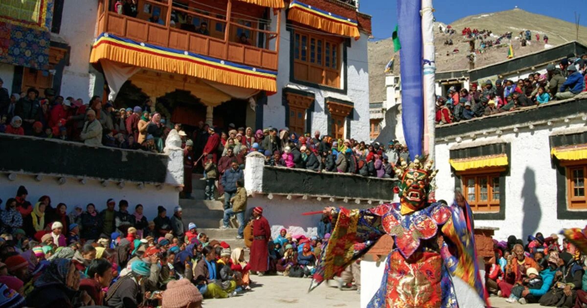 Тибетский новый год. Тибетский новый год 2024. Тибетский новый год 2024. Лосар тибетский новый год. Тибетская современная мода.
