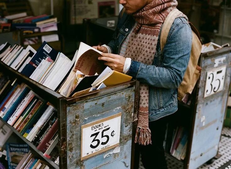 It s the good book. Чтение Винтаж. Книга стиля. The sales book. Самая скучная книга.