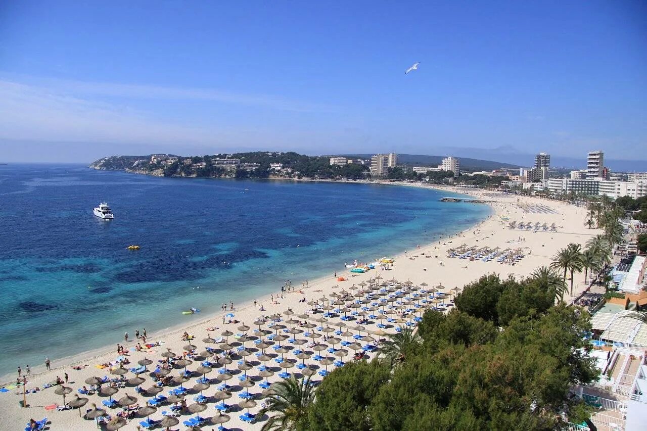 Сколько градусов в испании. Климат испании. Майорка климат по месяцам. Пальма де майорка пляжи магалуф. Сколько градусов в испании.