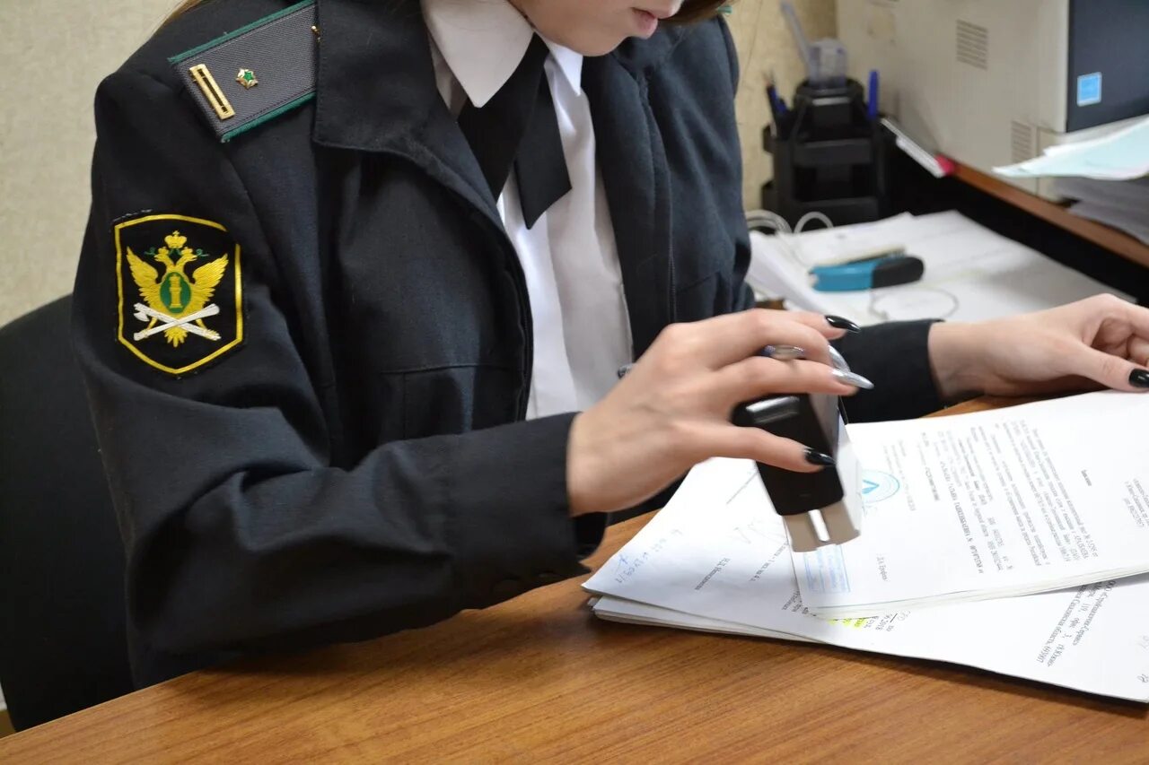 Пристав в другом городе. Краснодонцев 15 череповец приставы. судебный пристав фссп. исполнительное производство судебных приставов. судебный пристав исполнитель и должник.