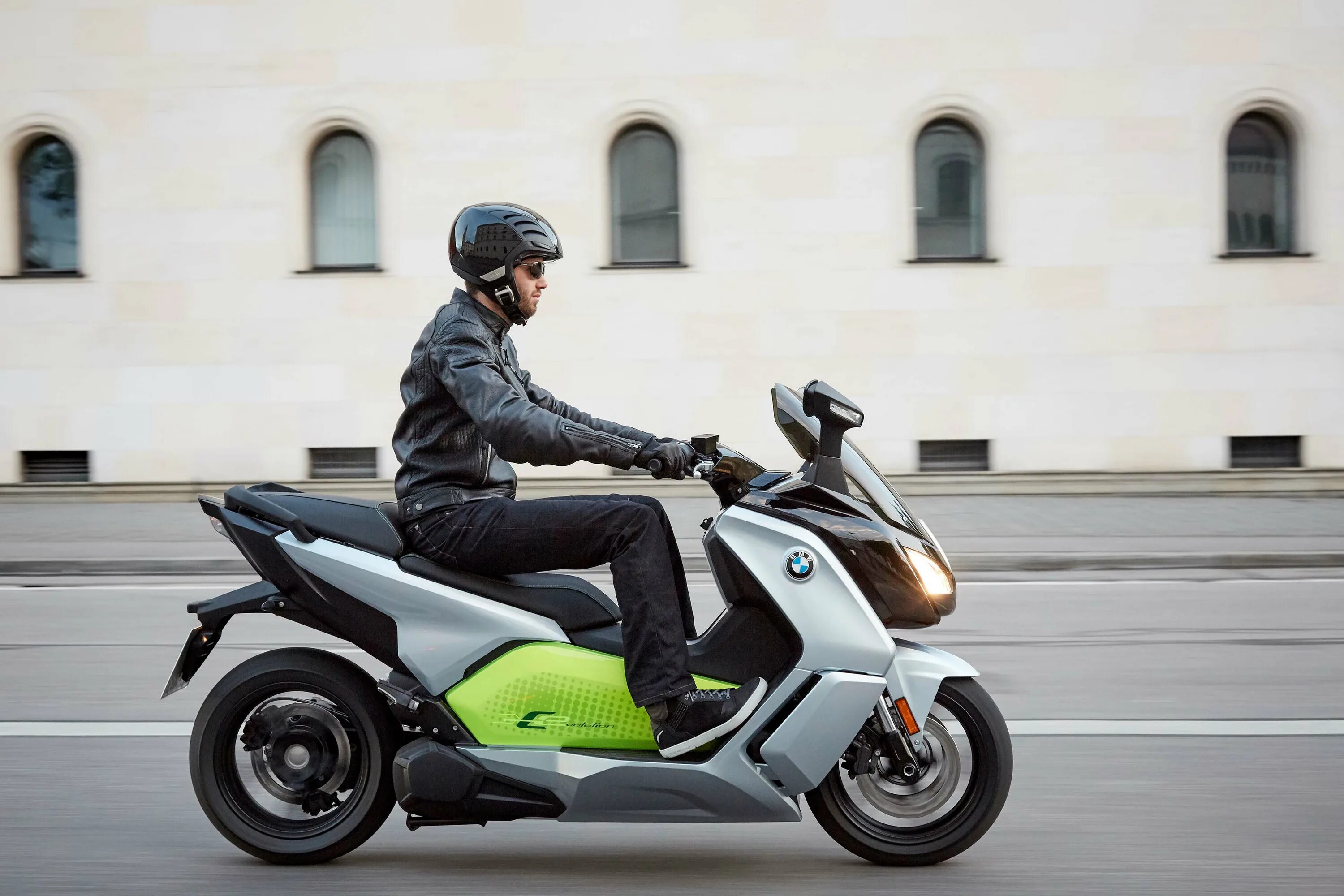 Скутер БМВ 50 кубов. BMW C Evolution 2017. Скутер BMW C Evolution. Скутер БМВ 150 кубов. Самый лучший мопед