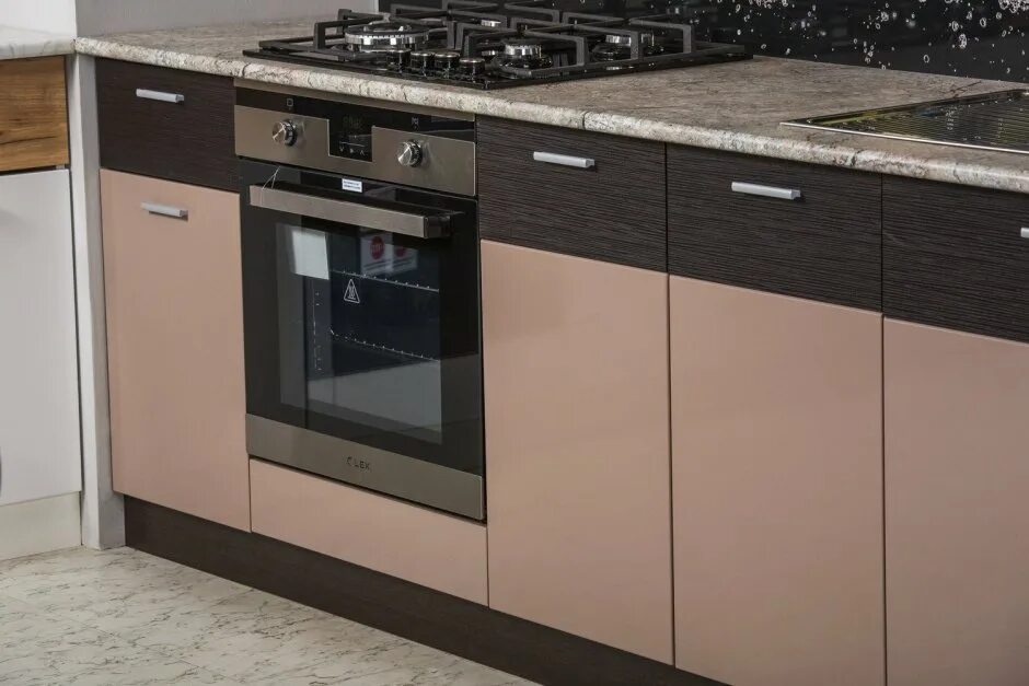 Фасад капучино. Кухня белый мокко глянец 3м. Пленка пвх мокко sf04. Кухня капля капучино модули. Фасад капучино.