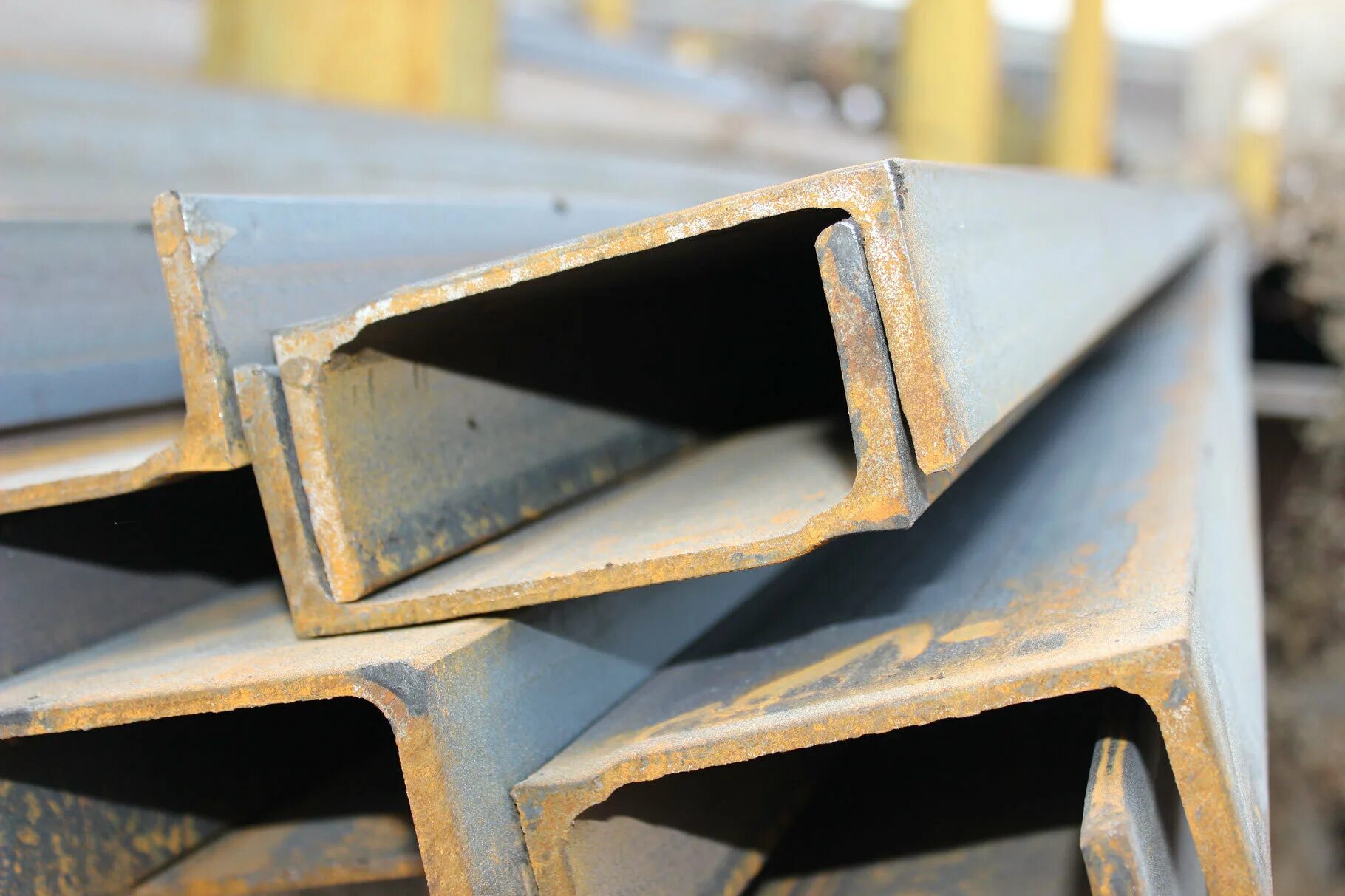 Швеллер 160х80х5. Швеллер горячекатаный 10 3 м. Металлопрокат швеллер. Металлопрокат швеллер. Швеллер стальной № 24.