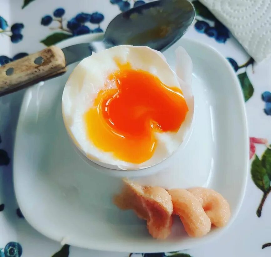Вареное яйцо всмятку вкрутую. Яйцо вареное всмятку. всмятку и в мешочек.