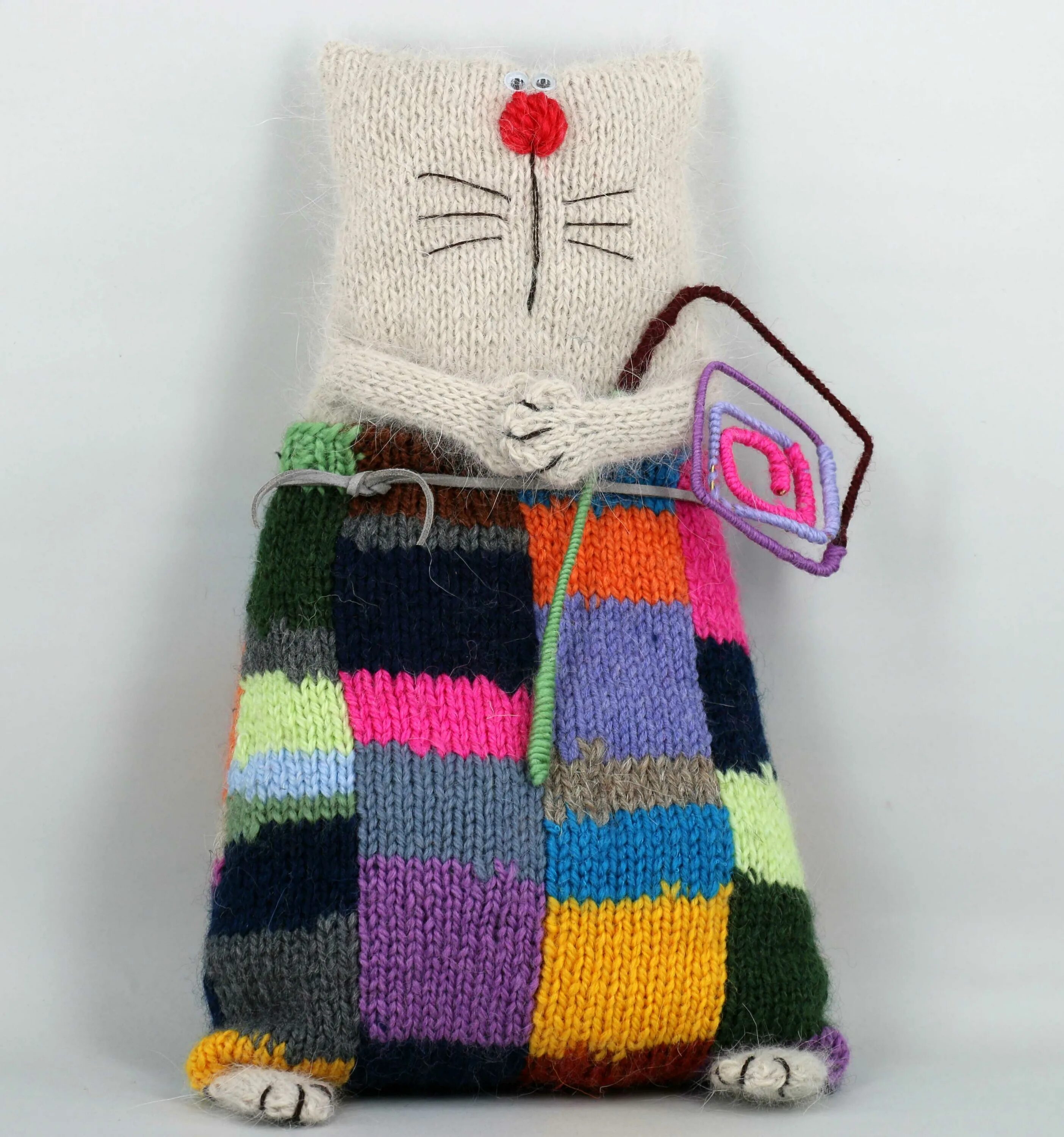 Квадратный кот. Кот квадратик. Кот в квадрате. Игрушка кот из квадрата. Прикольные коты.