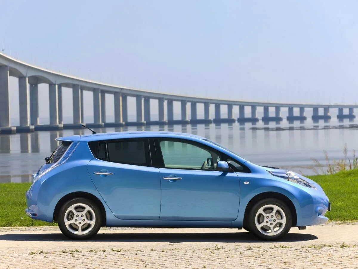 5. Nissan note e12 e-power. Nissan leaf 2009. Шевроле тиида. Ниссан масс.