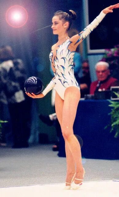 Yulia Barsukova (Russia) Rhythmic gymnastics, Gymnastics pictures, Gymnastics ph