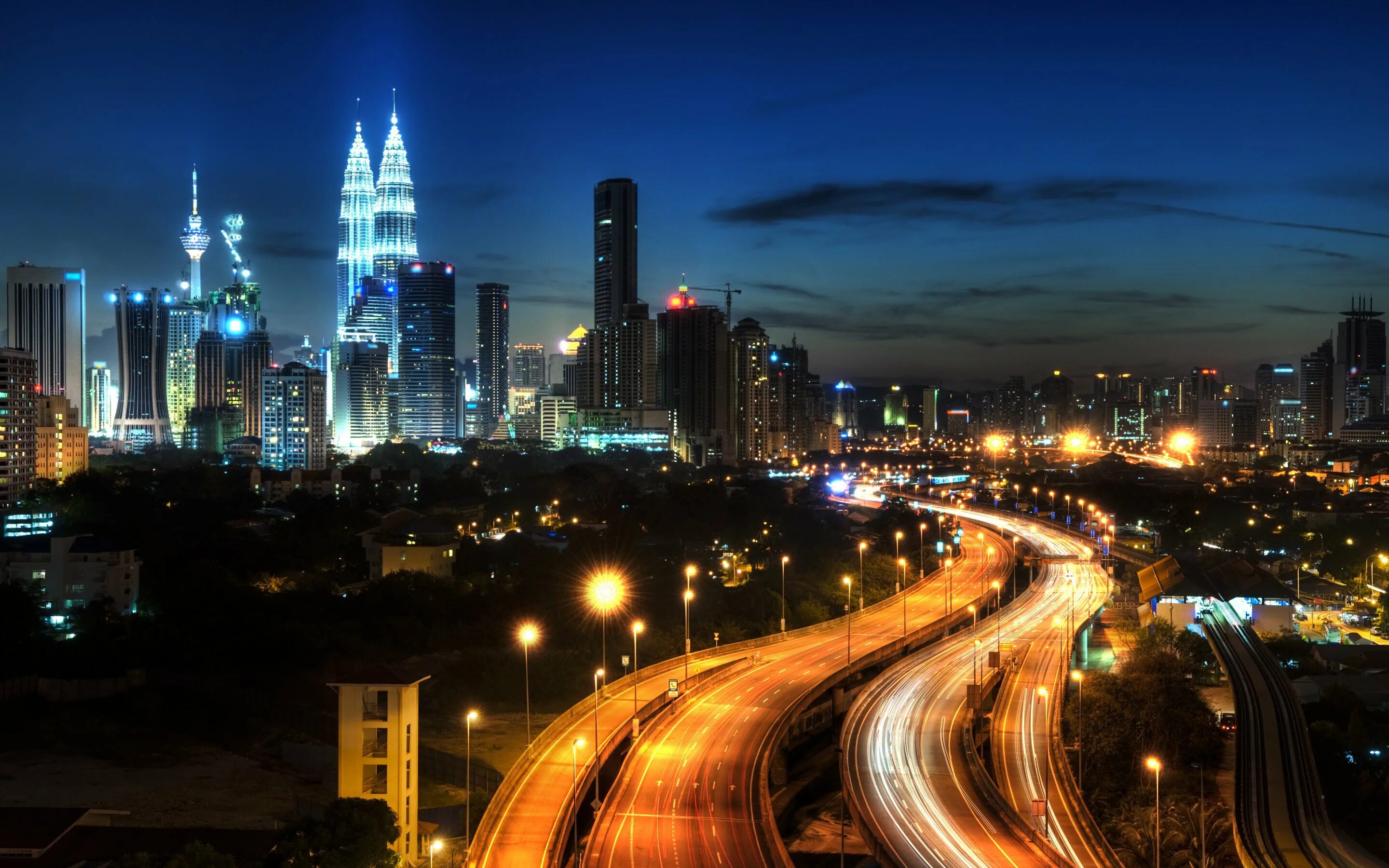 Куала Лумпур 20 век. Куала-Лумпур ночью. Малайзия HDRI. Ночная Малайзия качественное фото.