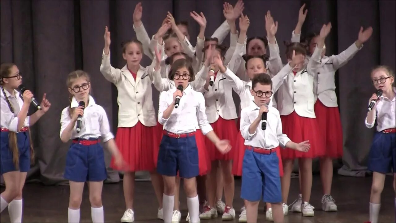 Ачасова к. Школьное попурри текст. Попурри пища. Не крутите пёстрый глобус текст песни. Папурь.