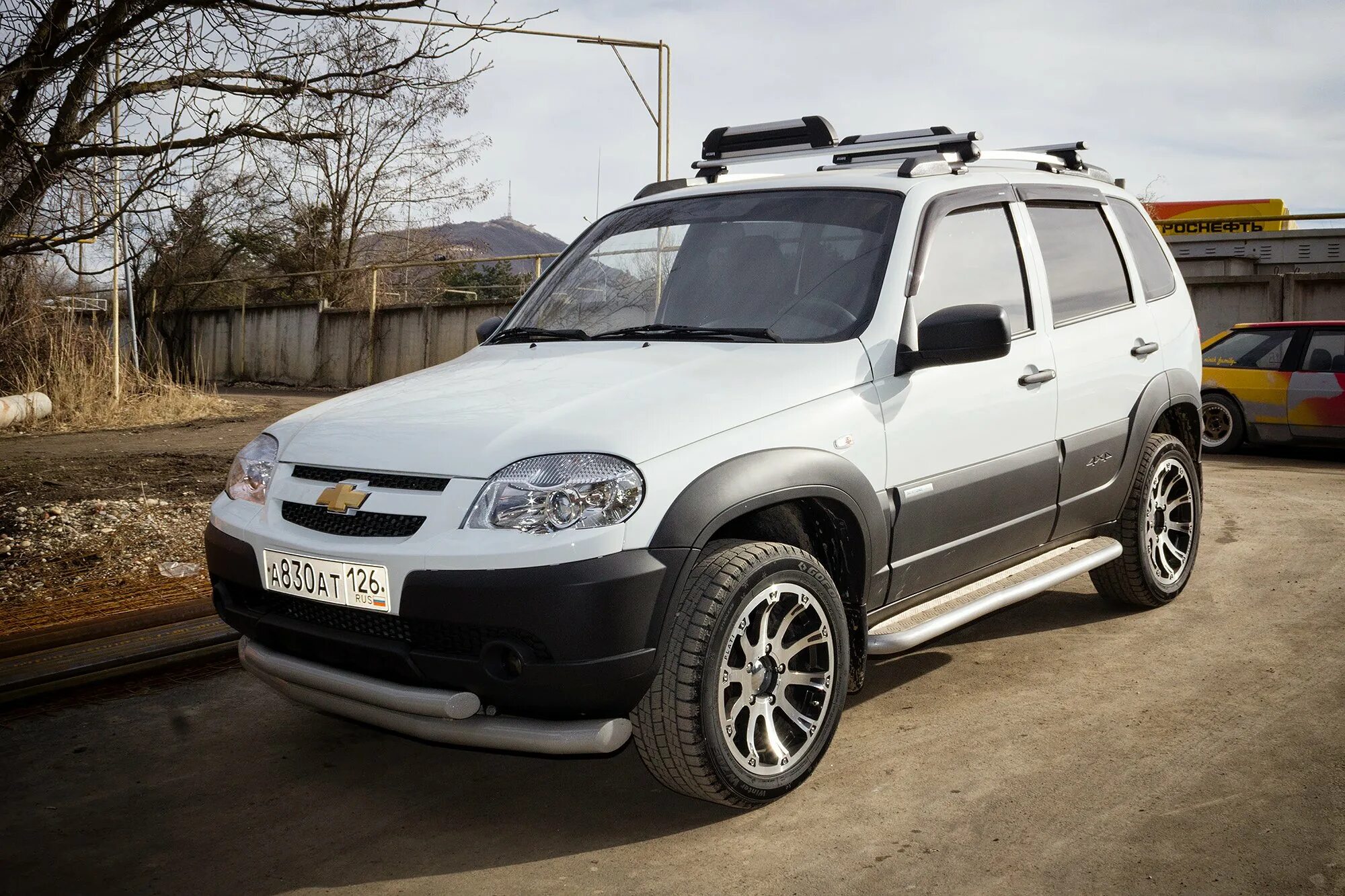 Шнива установка. Нива Шевроле r18. Chevrolet Niva обвес. Нива Шевроле 2007. Niva Chevrolet 2007 обвес.