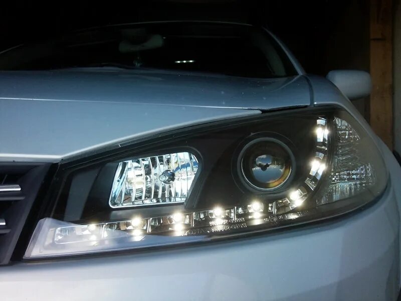 Megane 2 фары. Оптика рено меган 2. фары рено лагуна 2. лед фары рено меган 2. светодиодные фары рено меган 2.