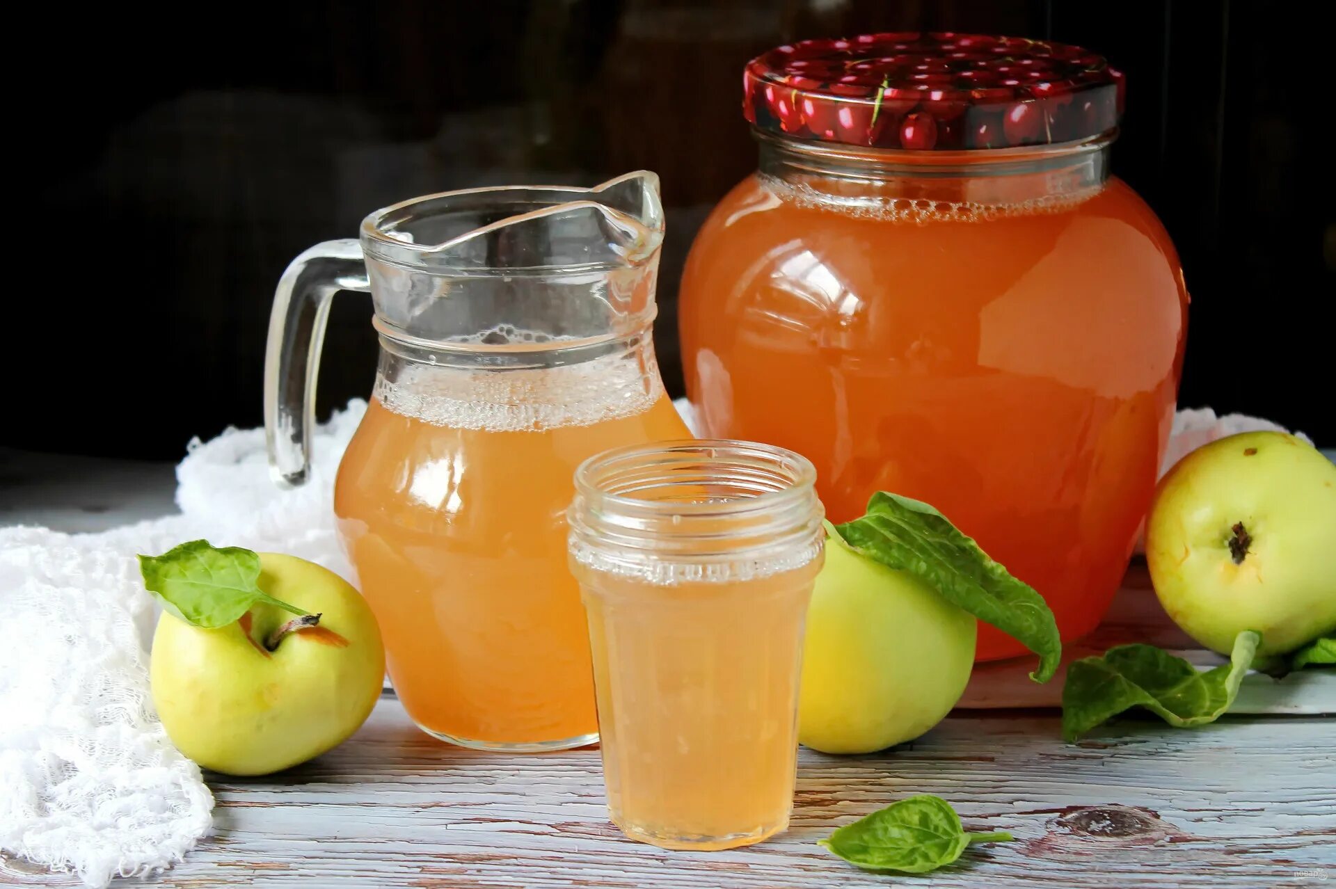 Яблочный сок в соковарке. Яблочный сок на зиму. Домашний яблочный сок. Сок в соковарке из яблок на зиму. Яблочный сок на зиму без
