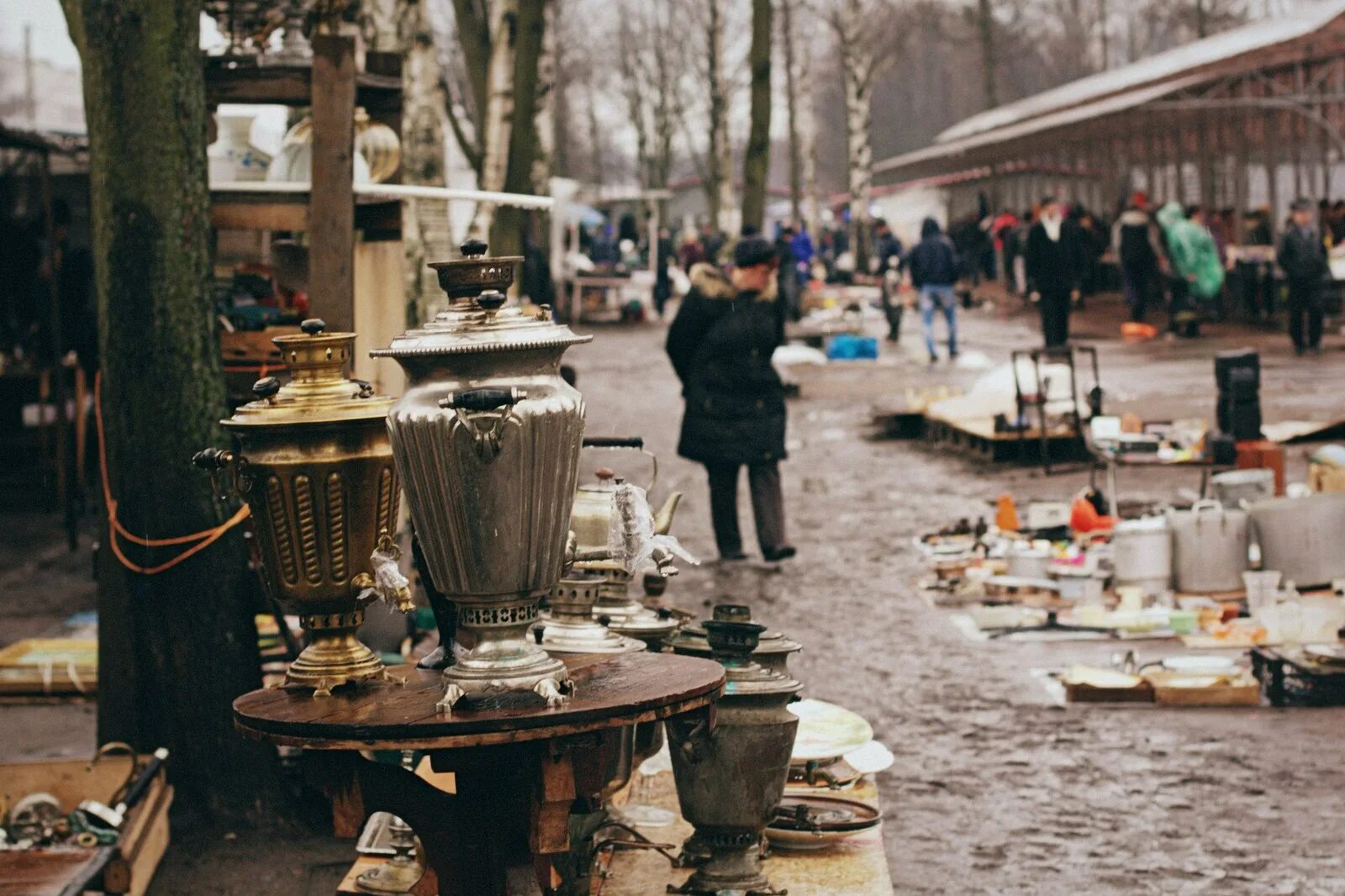 Блошиный рынок метро. Блошиный рынок в Санкт-Петербурге на Удельной. Блошиный рынок уделка в Санкт-Петербурге. Уделка Питер блошиный рынок. Блошиный рынок на Удельной в Питере.