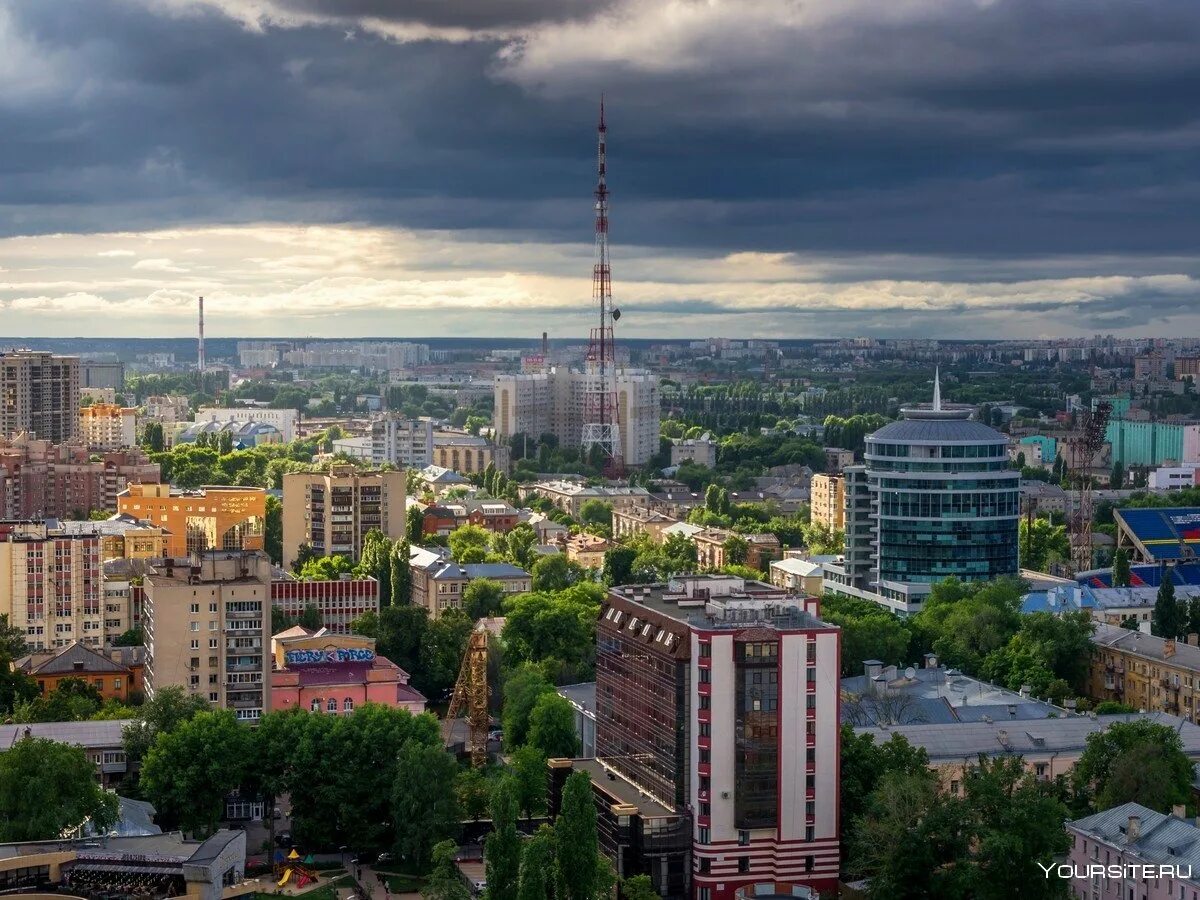 Которая расположена в центре сама