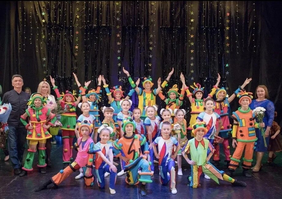 Цирковой коллектив каскад омск. Цирковой коллектив каскад омск. Цирк сибири каскад. Цирк в нововоронеже. Каскад нововоронеж цирковая студия.