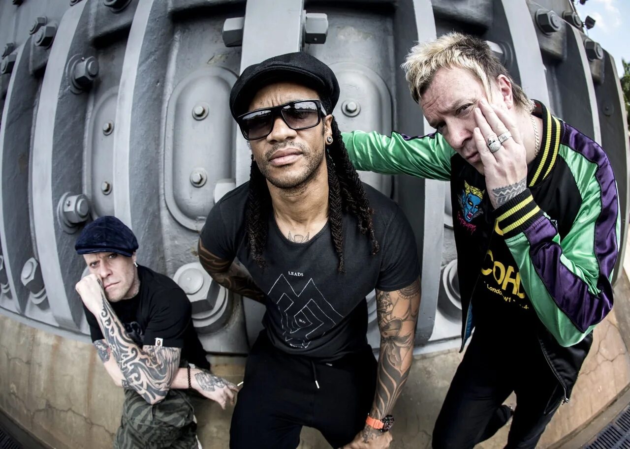 Prodigy the best. The prodigy календарь. Prodigy лиам хоулетт 1997. Prodigy хип хоп. Продиджи все альбомы.