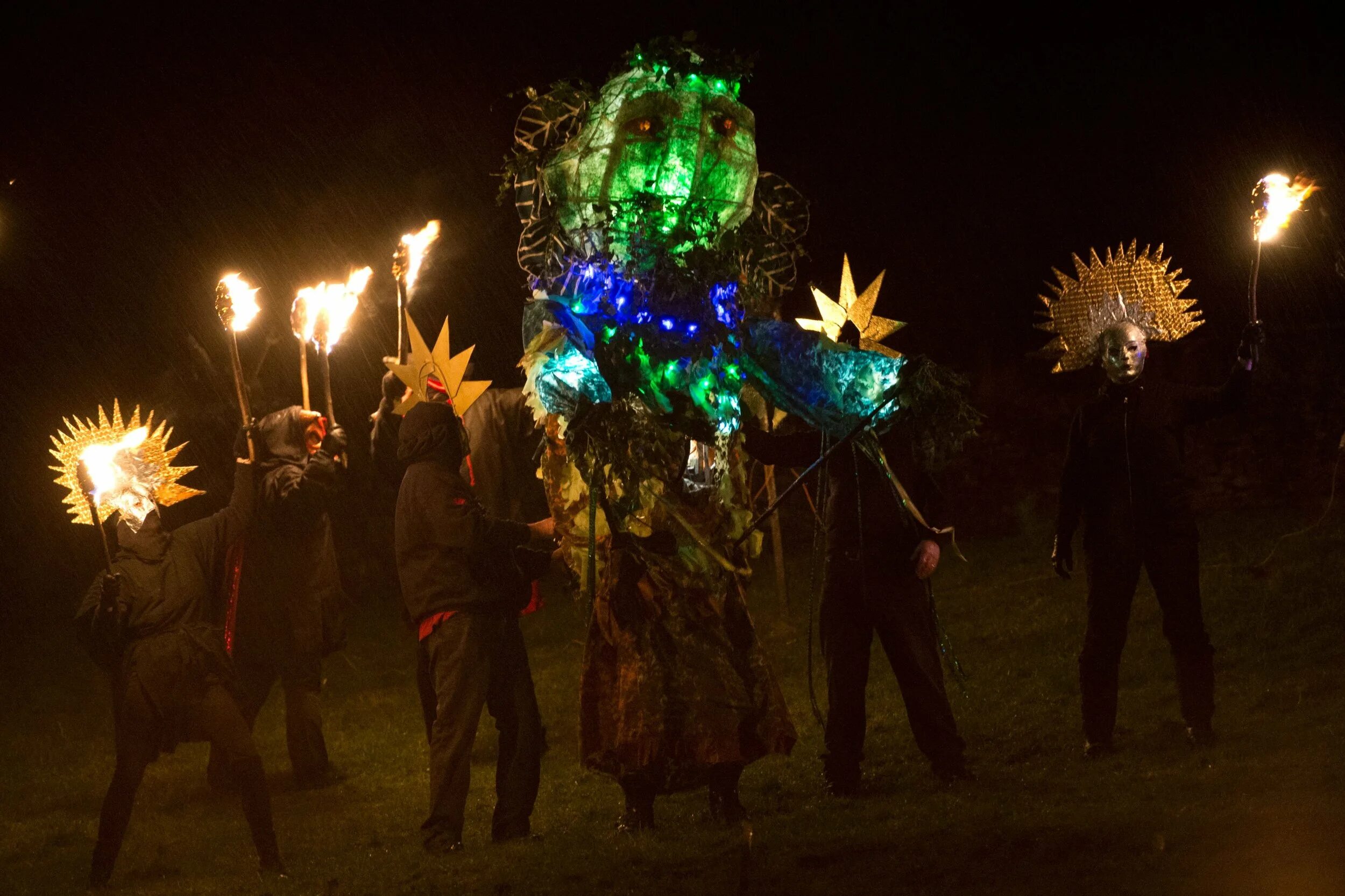 Вальпургиева ночь шабаш ведьм. Бельтайн кельтский праздник. Pagan festival. Шабаш ведьм праздник в германии. Бельтайн кельтский праздник.