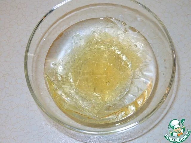 Размокшее мыло. Ручная стирка. Мыльная вода. Стирает в тазике. Замачивание риса.