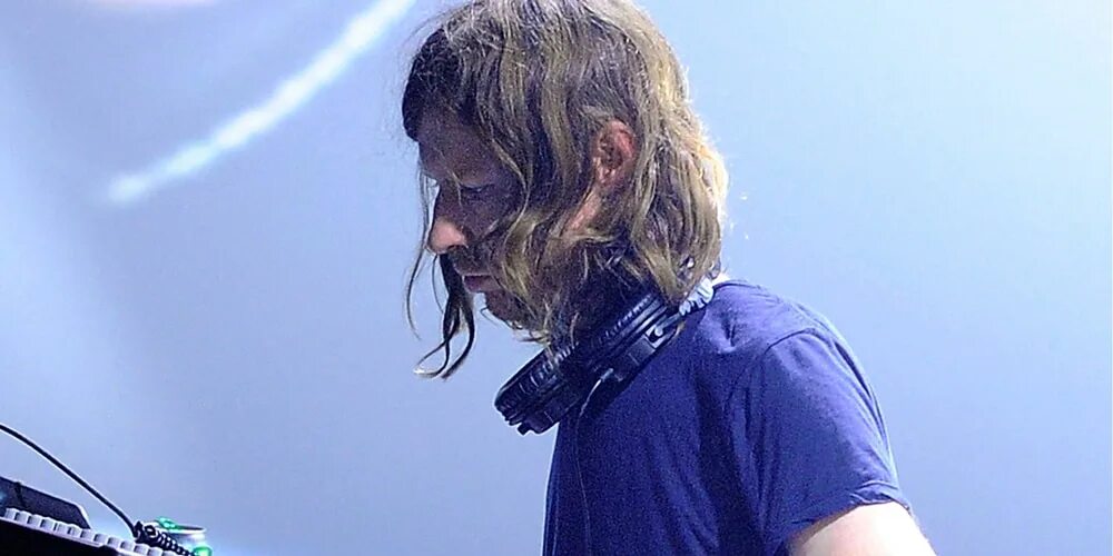 Qkthr от aphex twin. Aphex twin 2025. aphex twin 2025. aphex twin свитер.