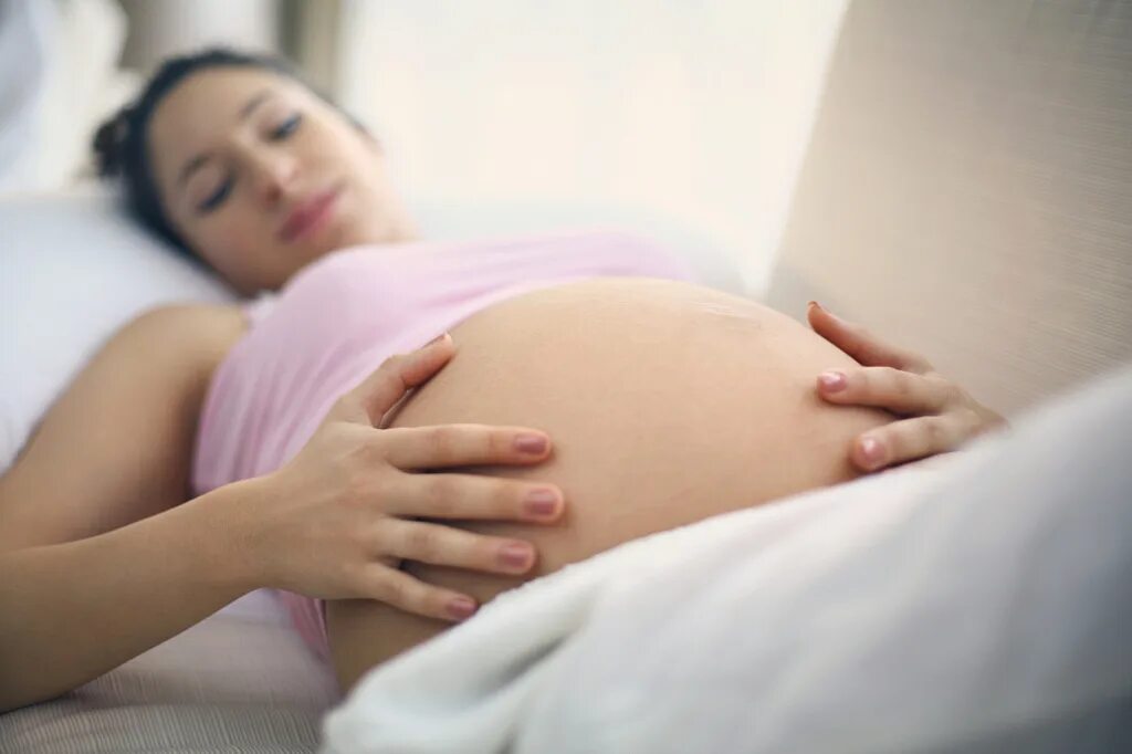 Живот в тонусе у беременной. Беременность матка в тонусе. Тонус живота у беременных. Схватки утром